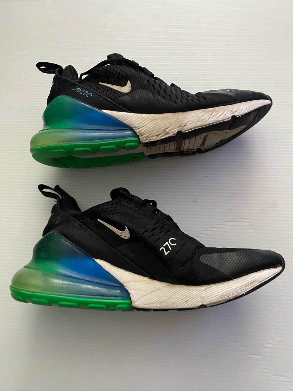 Nike Kids' Air Max 270 Black with Green and Blue Gradient Heel Size 6Y